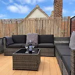 89a Church Street - Luxury One Bed With Roof Terrace דירה
