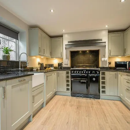 89a Church Street - Luxury One Bed With Roof Terrace *