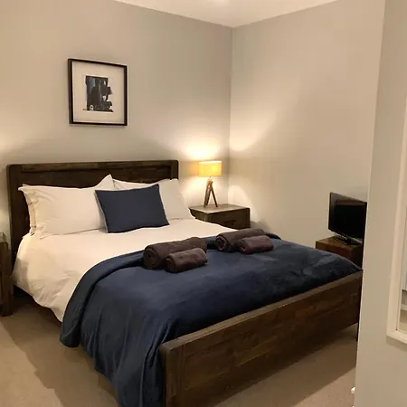 89a Church Street - Luxury One Bed With Roof Terrace *