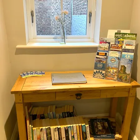 89a Church Street - Luxury One Bed With Roof Terrace דירה וויטבי