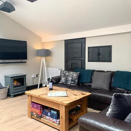 89a Church Street - Luxury One Bed With Roof Terrace *