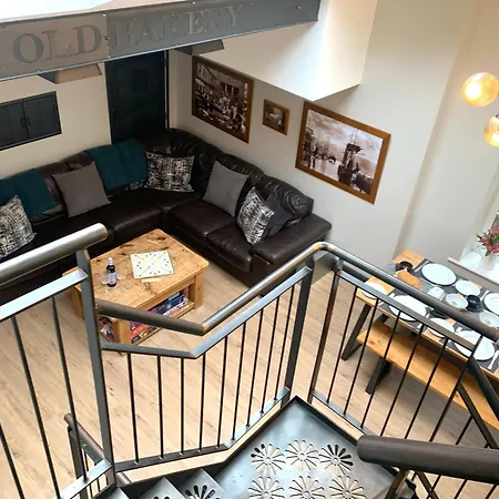 89a Church Street - Luxury One Bed With Roof Terrace דירה *