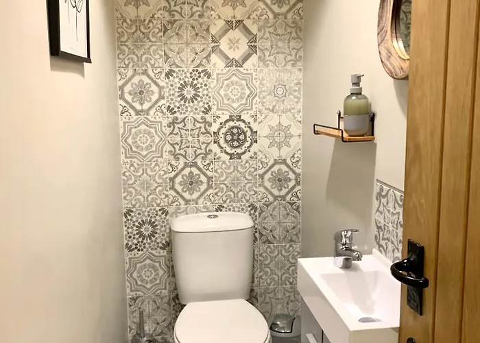 89a Church Street - Luxury One Bed With Roof Terrace