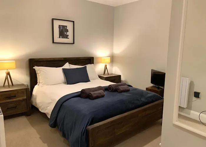 89a Church Street - Luxury One Bed With Roof Terrace *