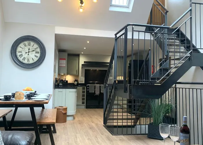 89a Church Street - Luxury One Bed With Roof Terrace