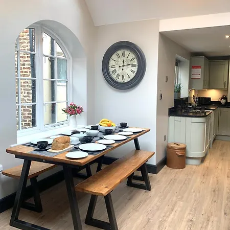 Lägenhet 89a Church Street - Luxury One Bed With Roof Terrace *